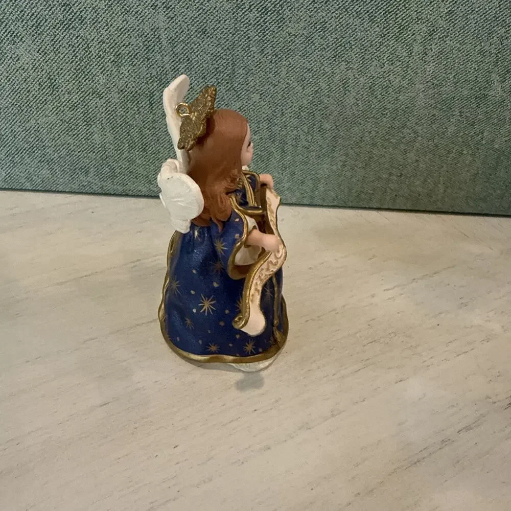Hallmark Madame‎ Alexander Holiday Angels Series #2 Angel of the Nativity